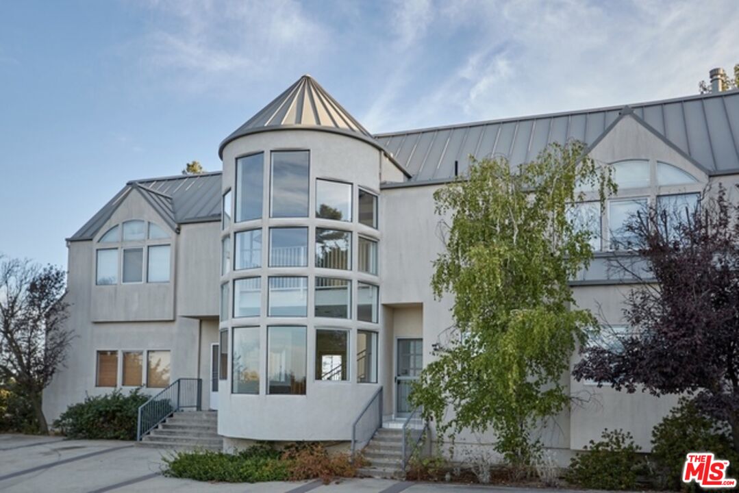 23224 Saddle Peak Rd