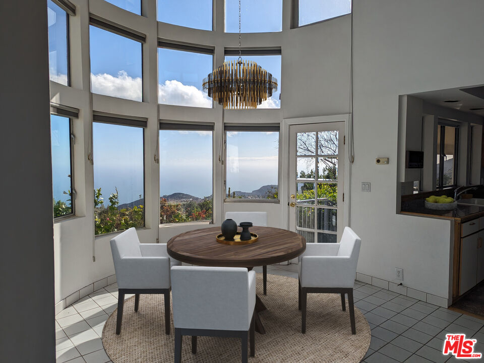 23224 Saddle Peak Rd