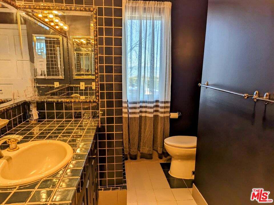 23224 Saddle Peak Rd