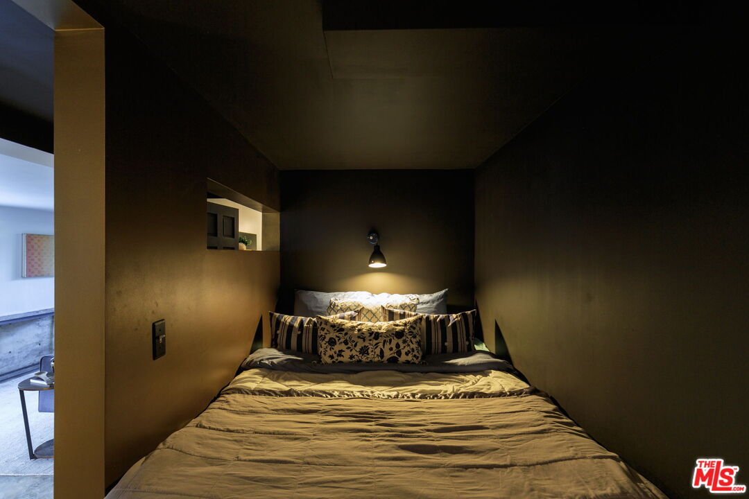 1397 Old Topanga Canyon Rd