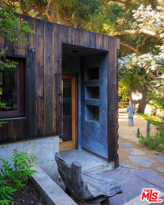 1397 Old Topanga Canyon Rd