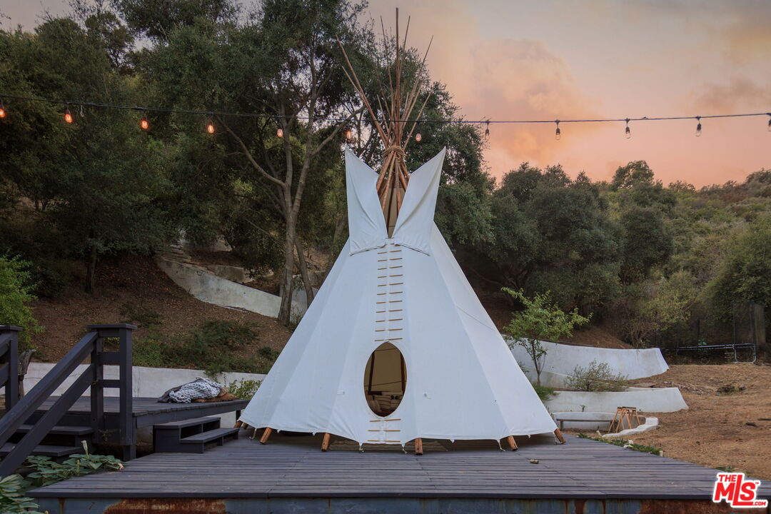 1397 Old Topanga Canyon Rd