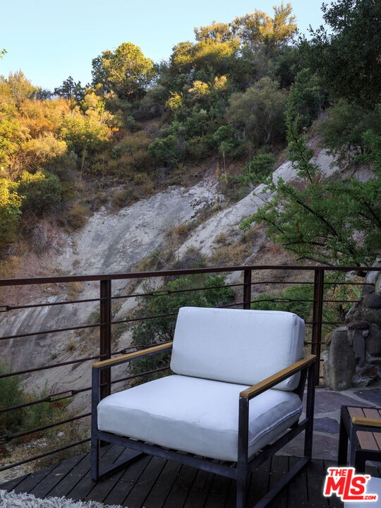 1397 Old Topanga Canyon Rd