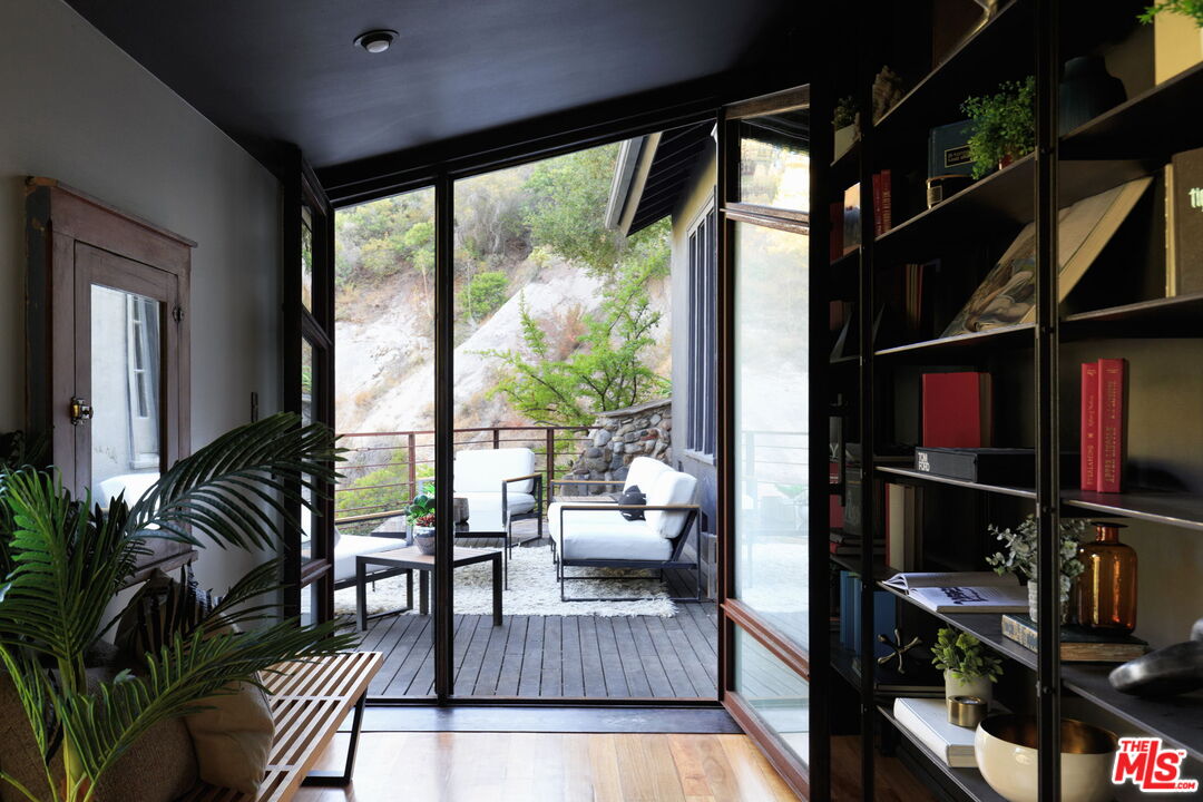 1397 Old Topanga Canyon Rd