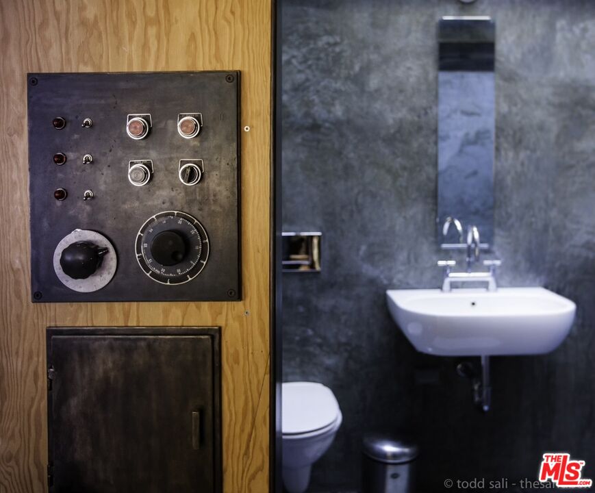 1397 Old Topanga Canyon Rd