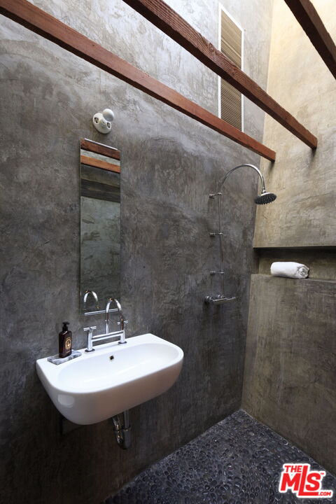 1397 Old Topanga Canyon Rd