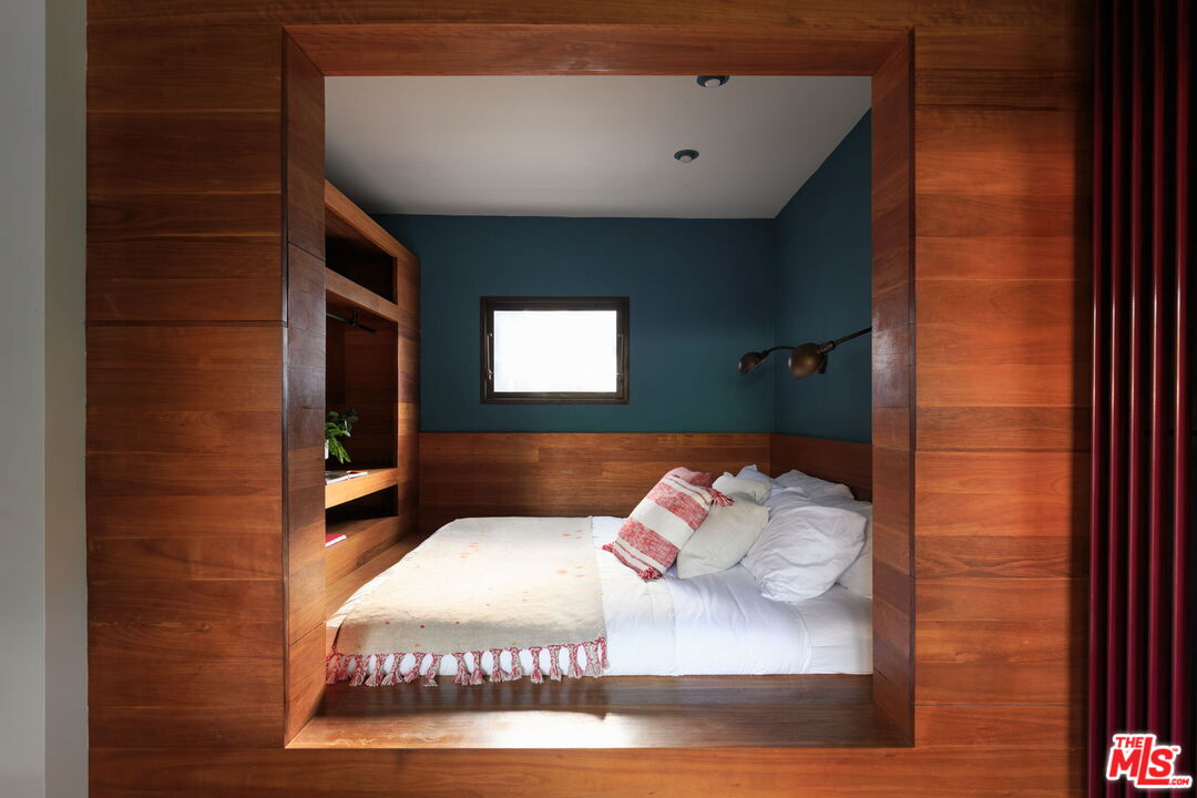 1397 Old Topanga Canyon Rd