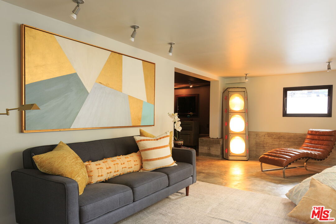 1397 Old Topanga Canyon Rd