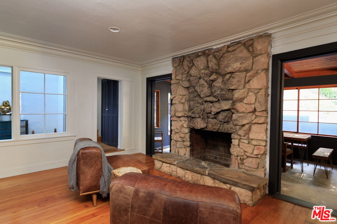 1397 Old Topanga Canyon Rd