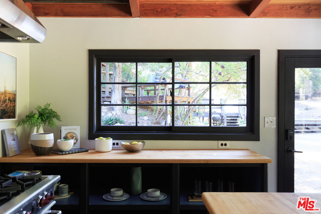 1397 Old Topanga Canyon Rd