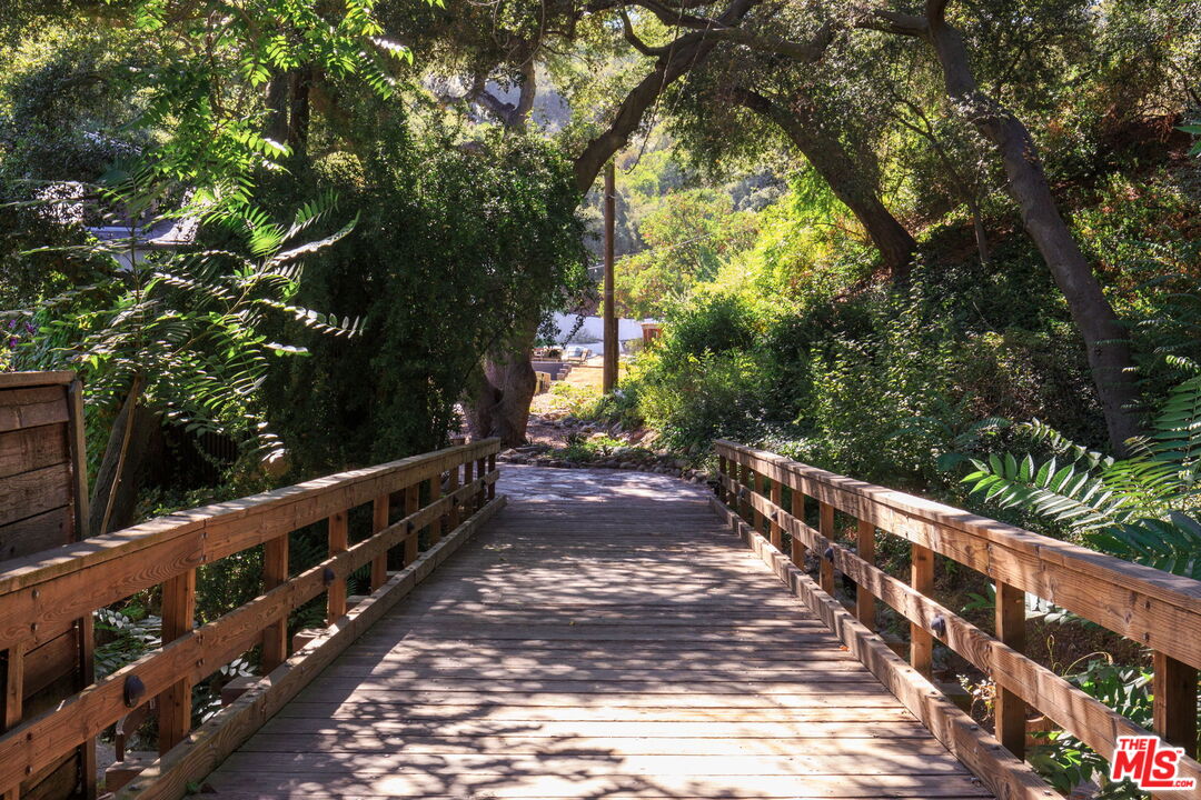 1397 Old Topanga Canyon Rd