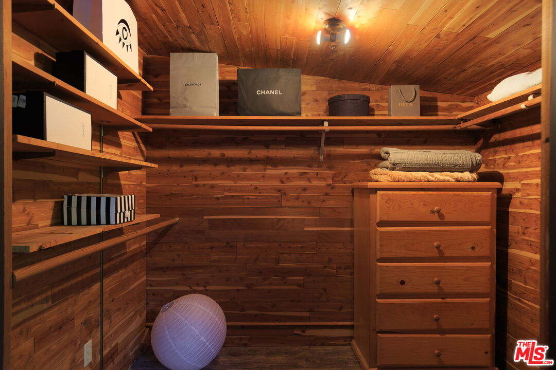 1397 Old Topanga Canyon Rd