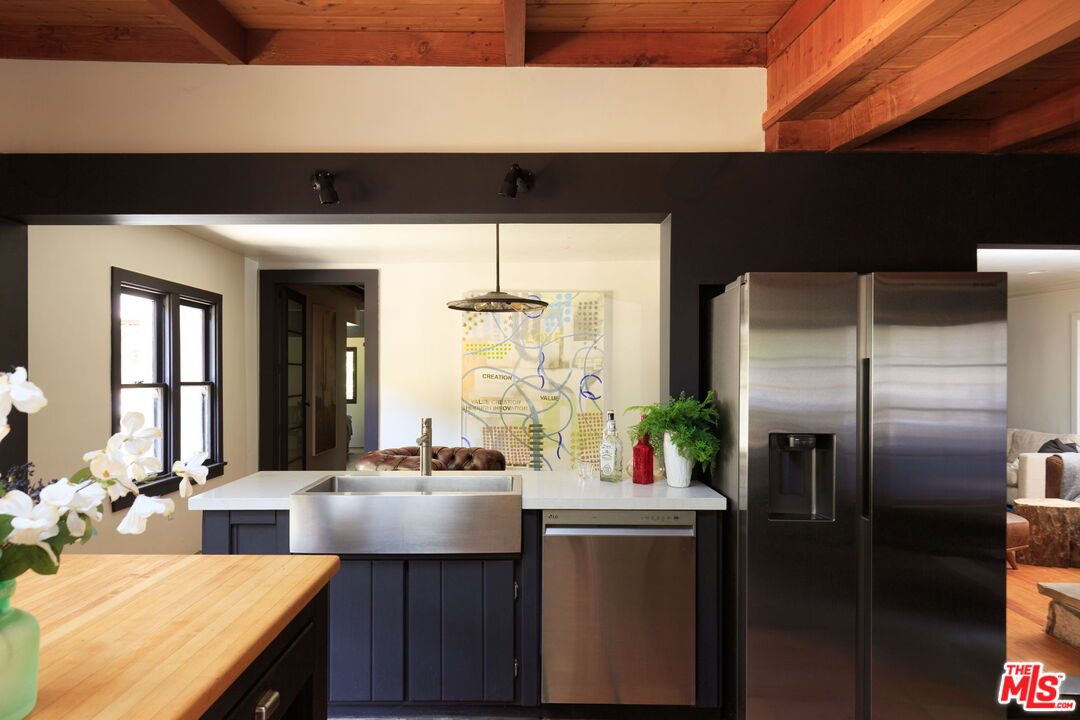 1397 Old Topanga Canyon Rd