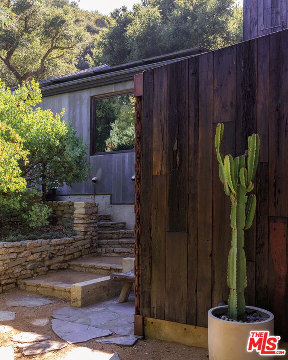 1397 Old Topanga Canyon Rd