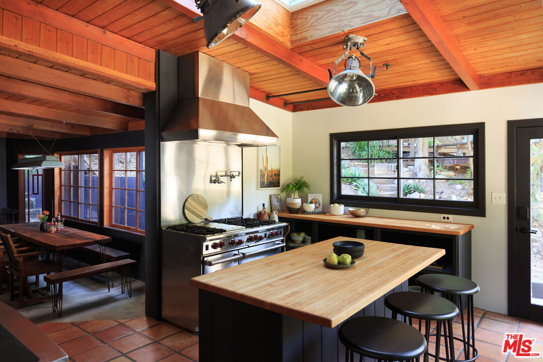 1397 Old Topanga Canyon Rd