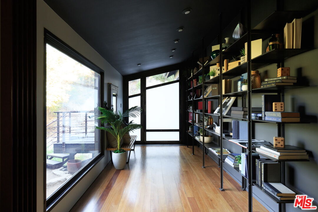 1397 Old Topanga Canyon Rd