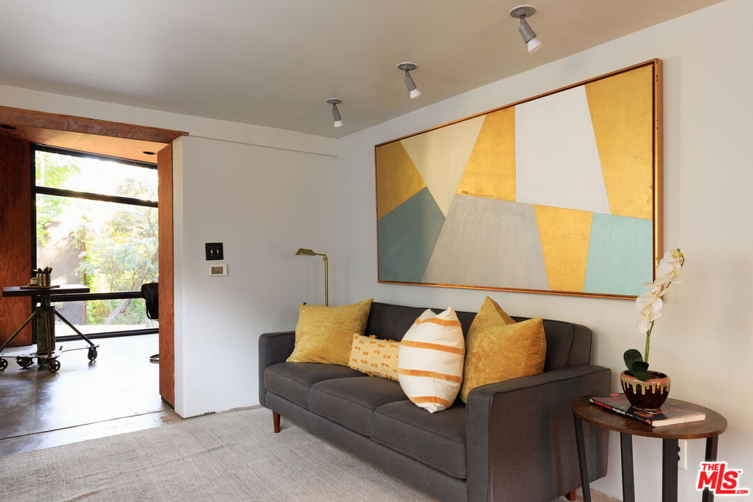 1397 Old Topanga Canyon Rd