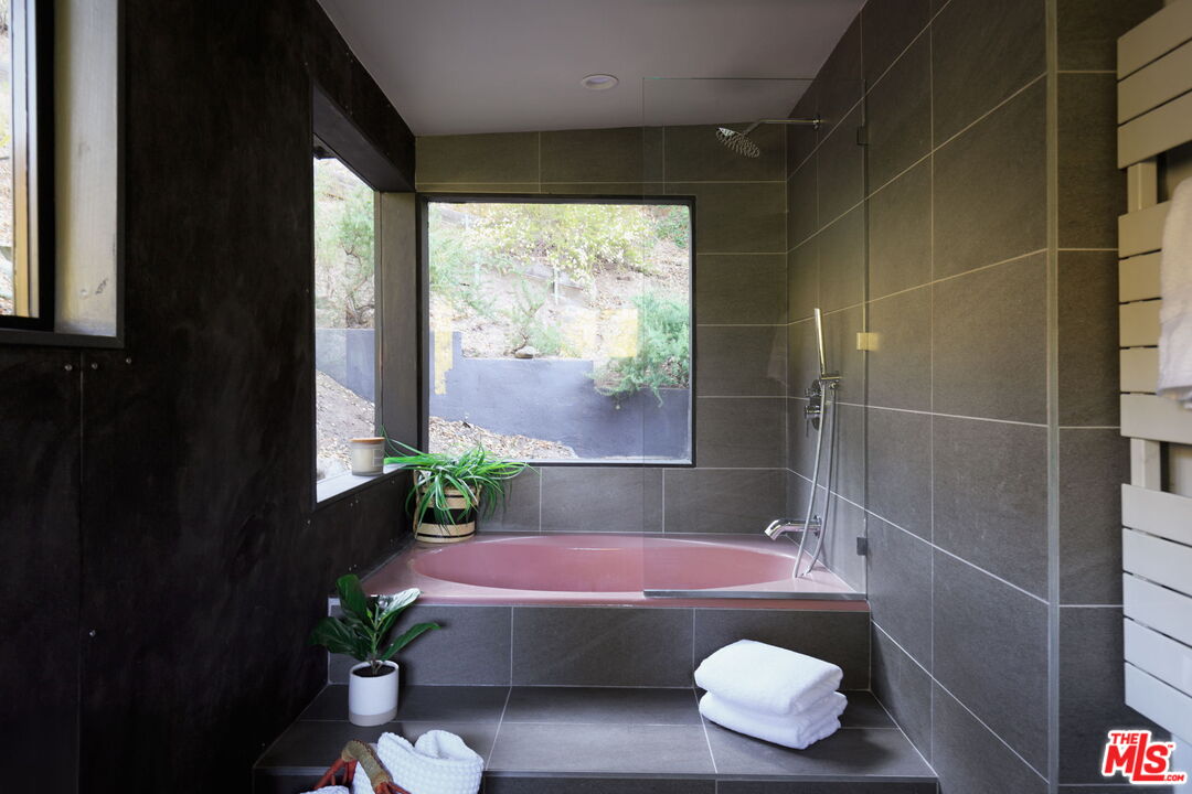 1397 Old Topanga Canyon Rd