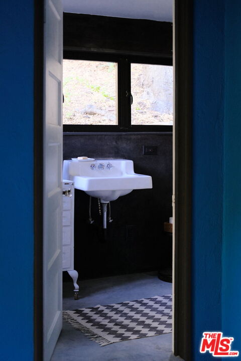 1397 Old Topanga Canyon Rd