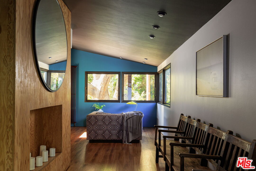 1397 Old Topanga Canyon Rd