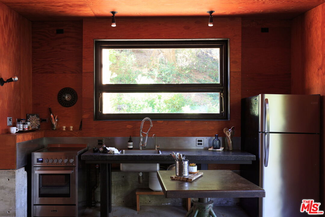 1397 Old Topanga Canyon Rd