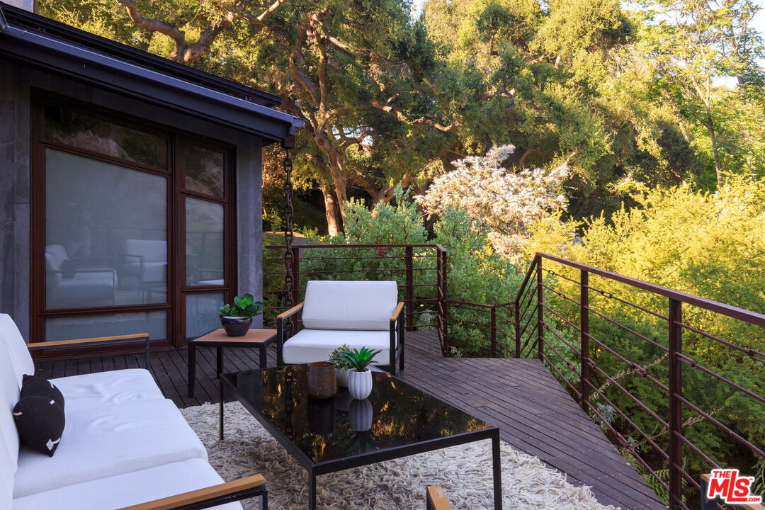 1397 Old Topanga Canyon Rd