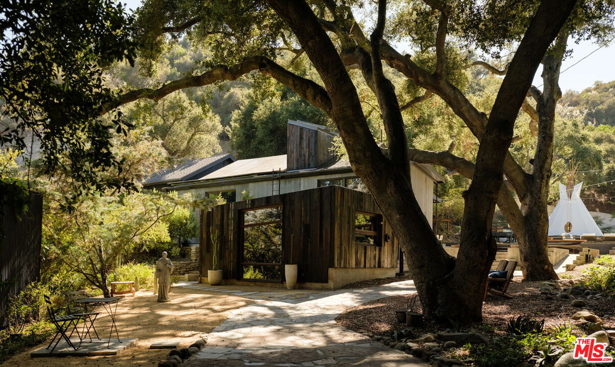 1397 Old Topanga Canyon Rd