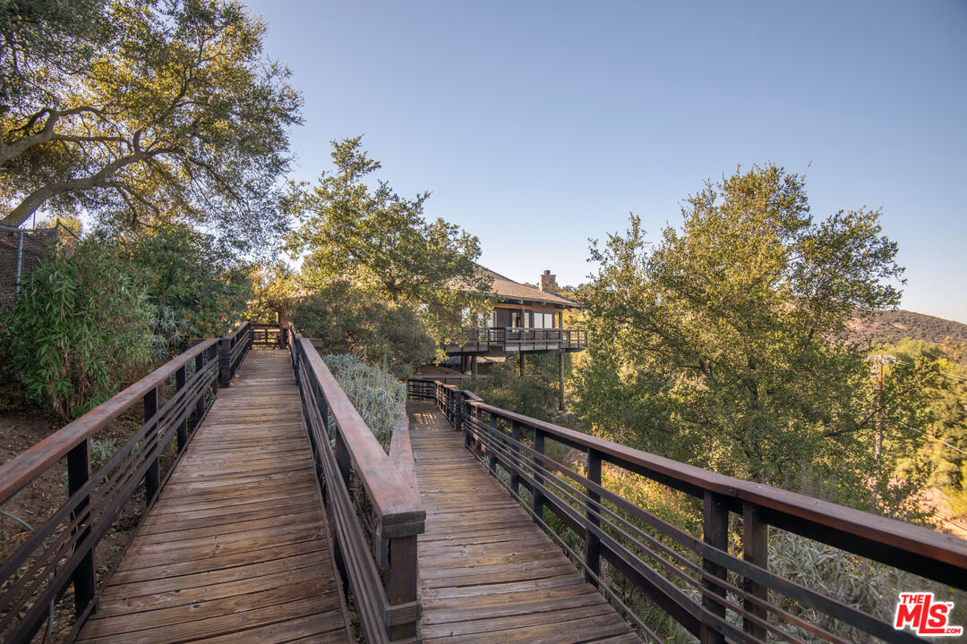 2260 Tuna Canyon Rd