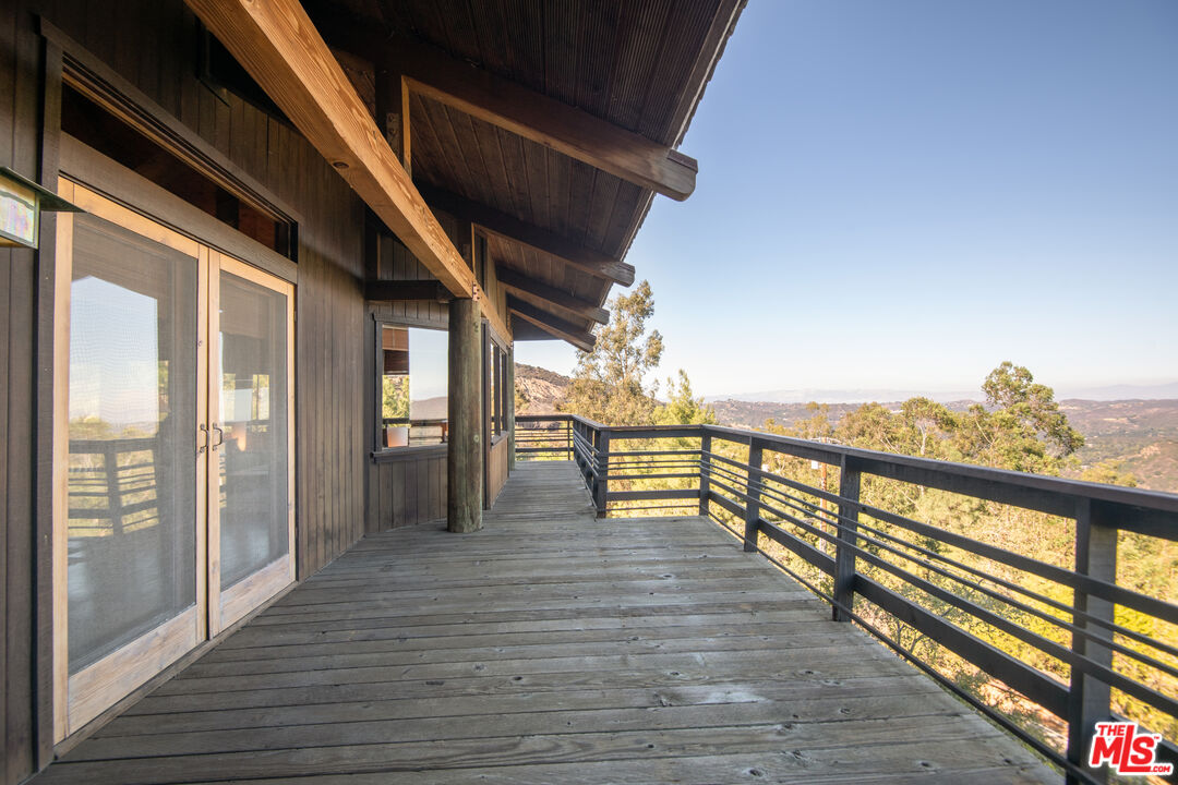 2260 Tuna Canyon Rd
