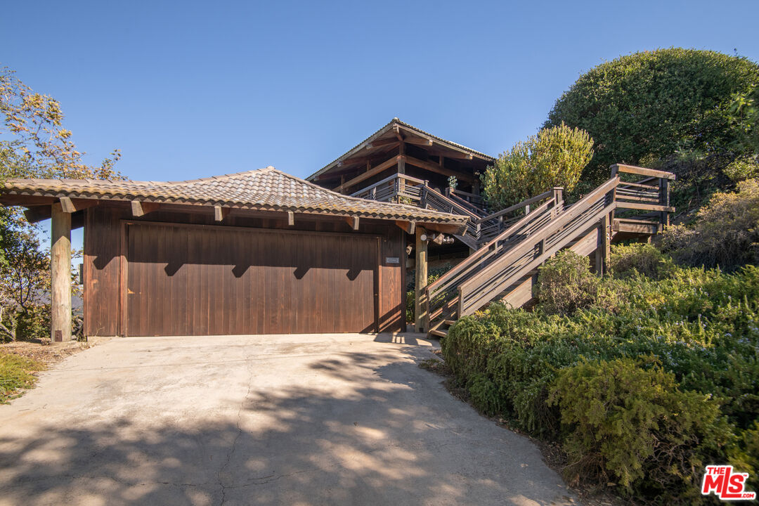 2260 Tuna Canyon Rd