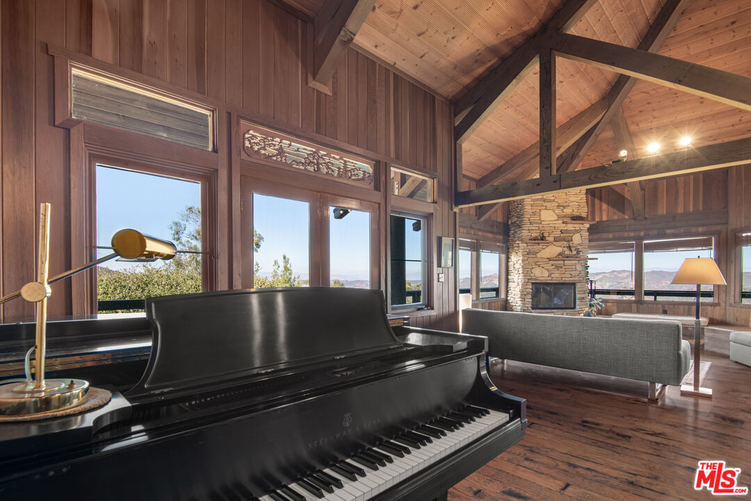 2260 Tuna Canyon Rd