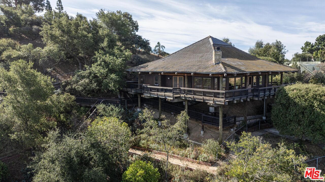 2260 Tuna Canyon Rd