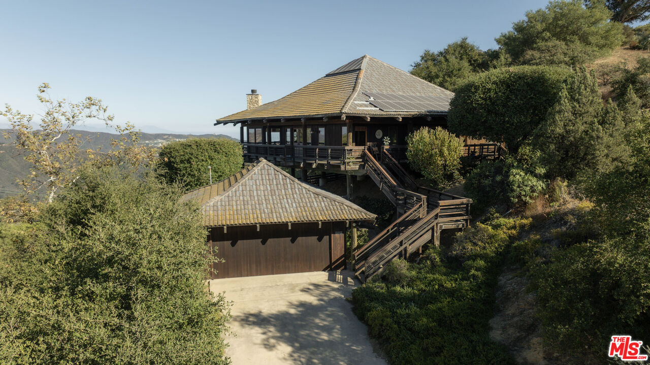 2260 Tuna Canyon Rd