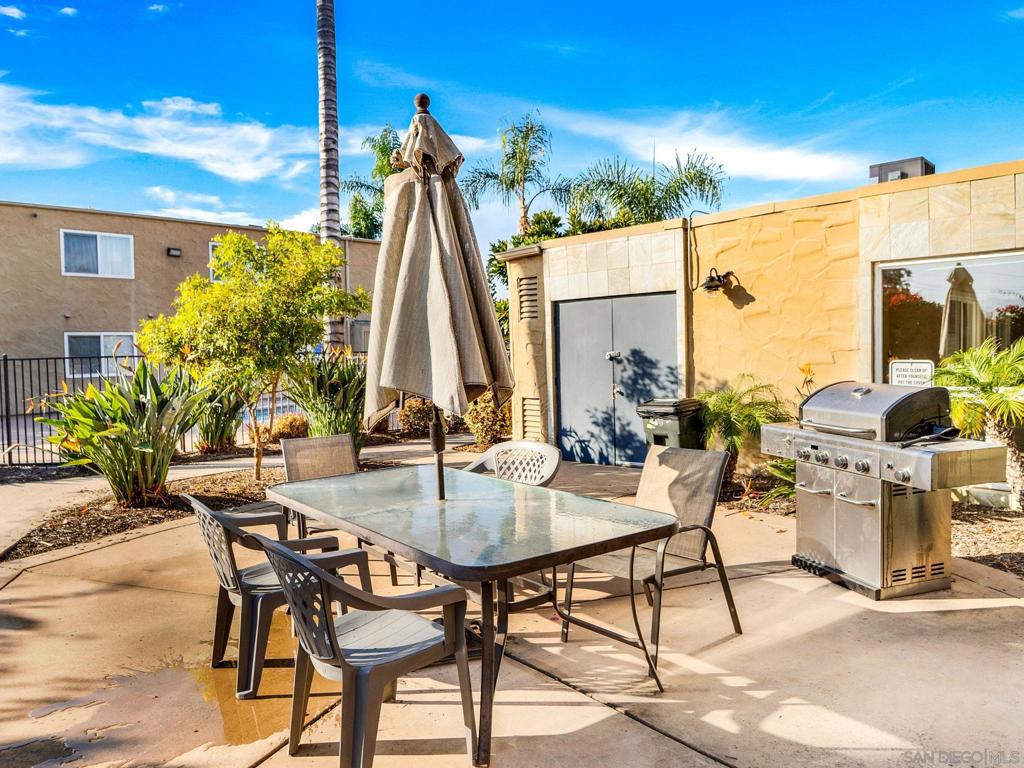 1386 E Madison Ave 10