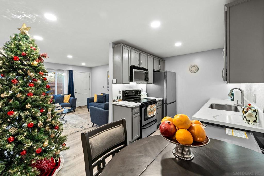 1386 E Madison Ave 10