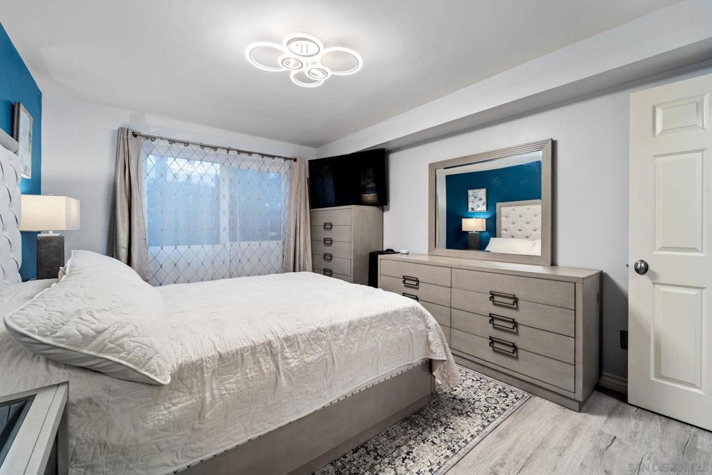 1386 E Madison Ave 10