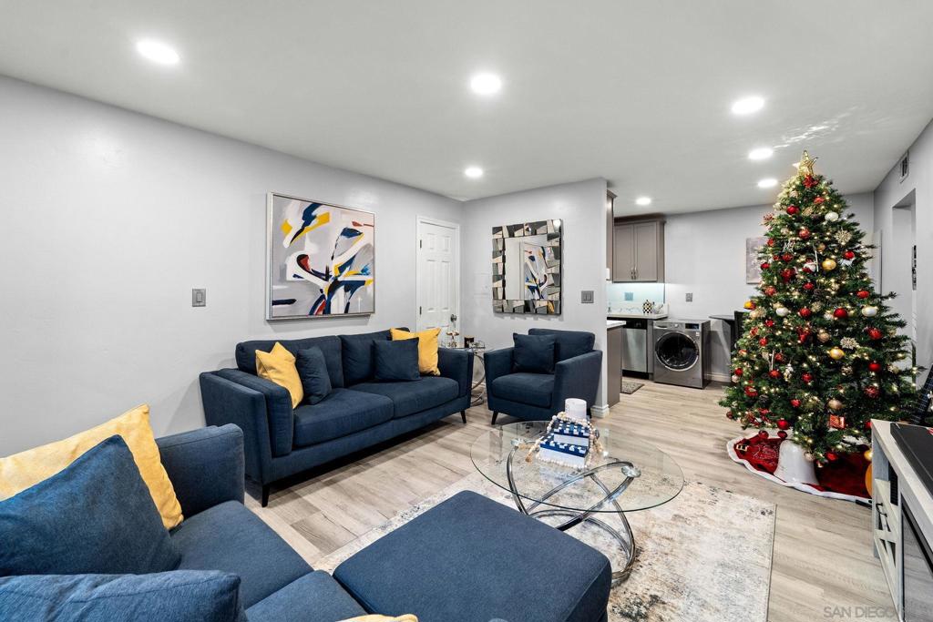 1386 E Madison Ave 10