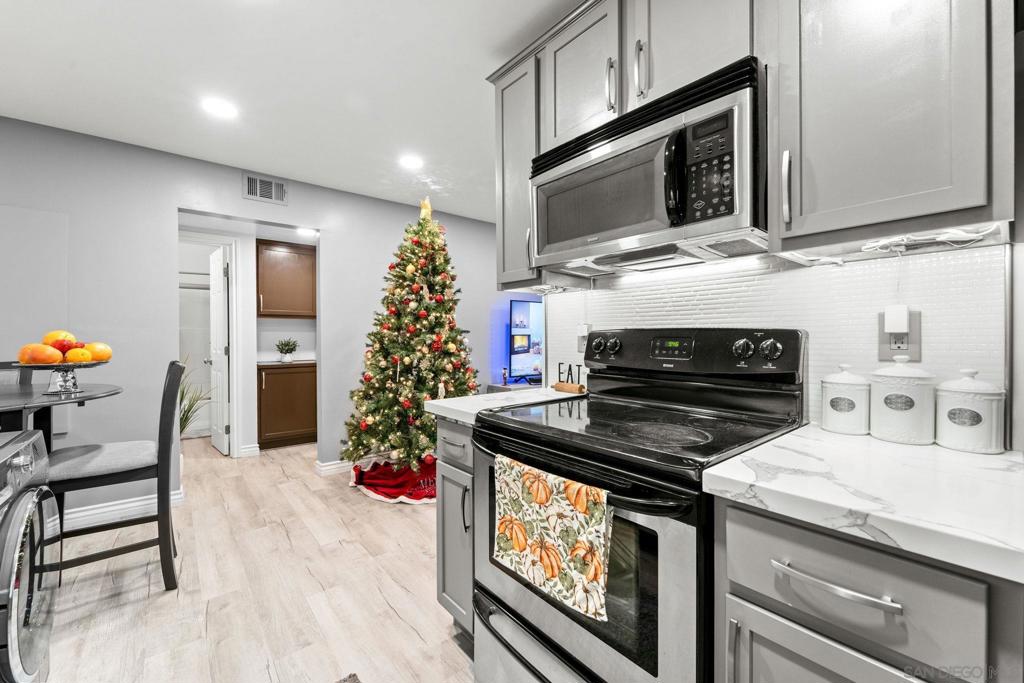 1386 E Madison Ave 10