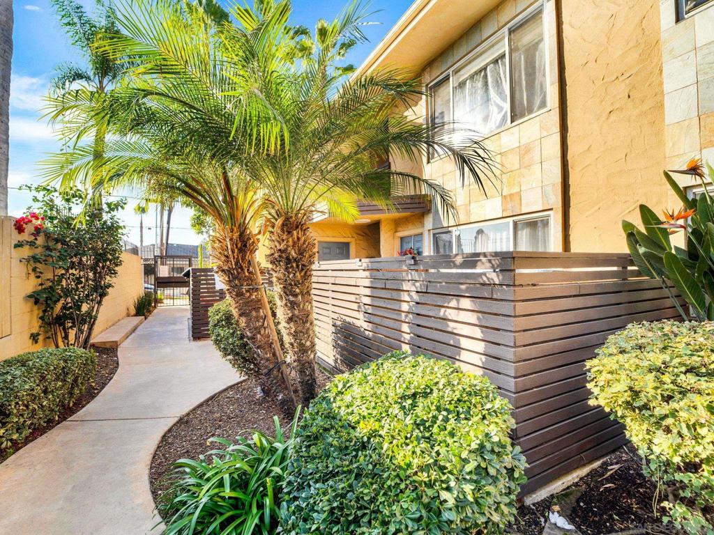 1386 E Madison Ave 10