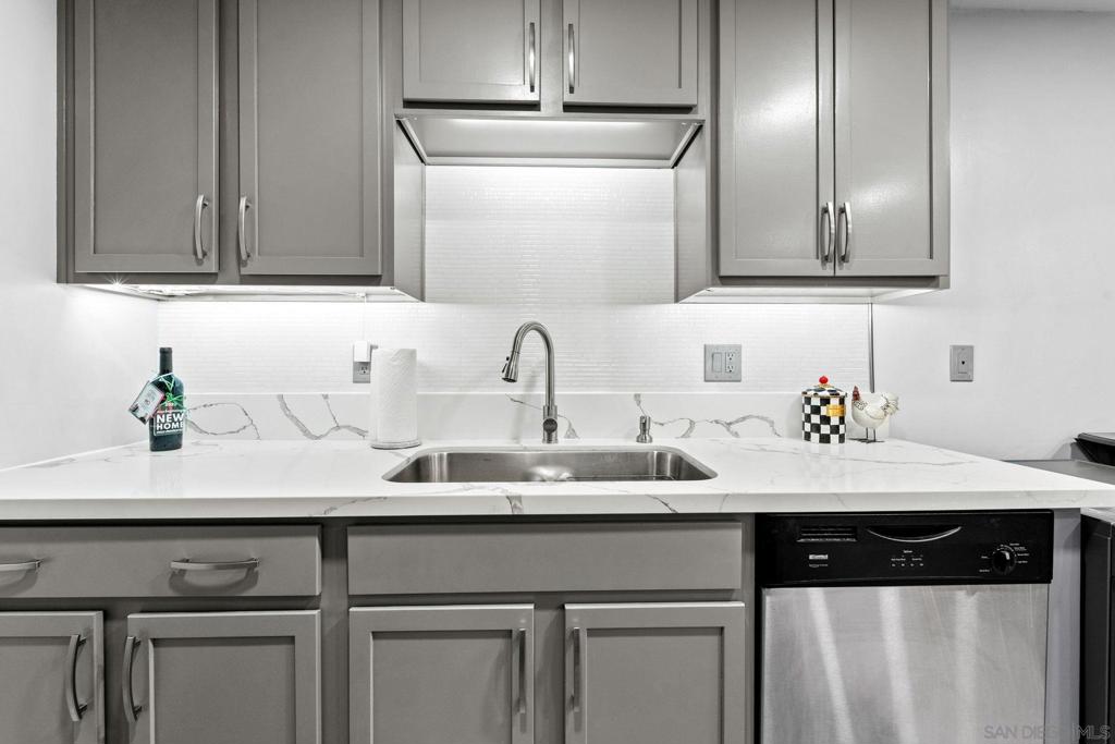 1386 E Madison Ave 10