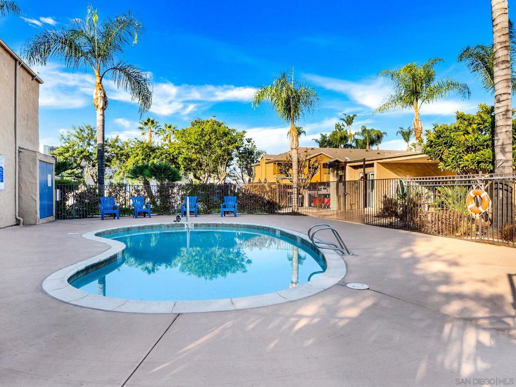 1386 E Madison Ave 10