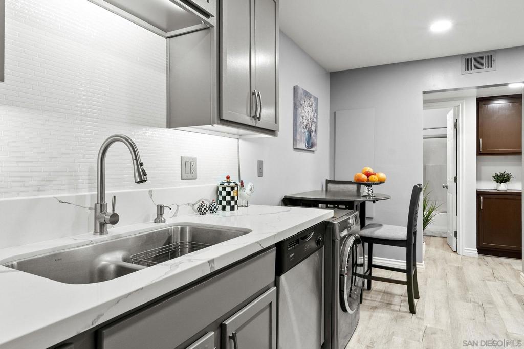 1386 E Madison Ave 10