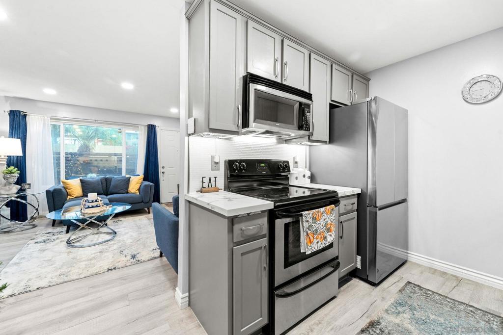 1386 E Madison Ave 10