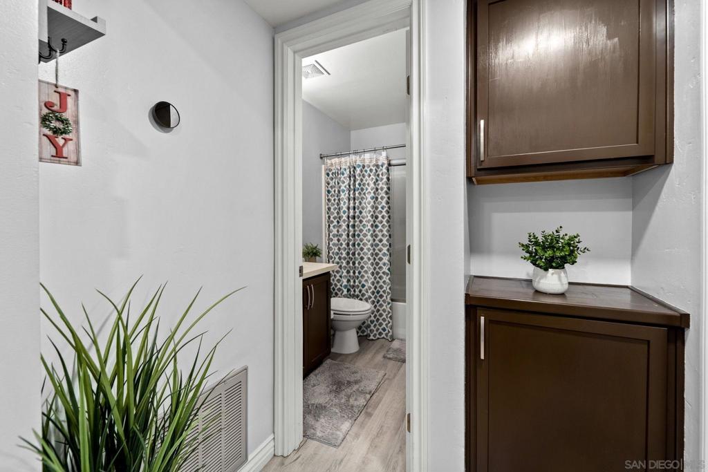 1386 E Madison Ave 10