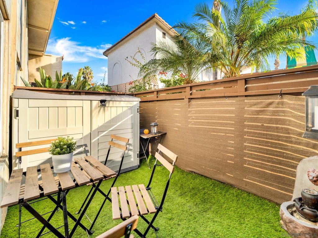 1386 E Madison Ave 10