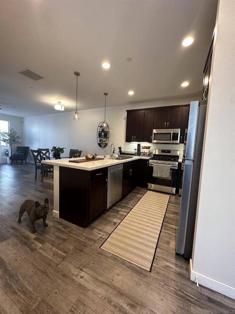 8057 La Mesa Blvd 201