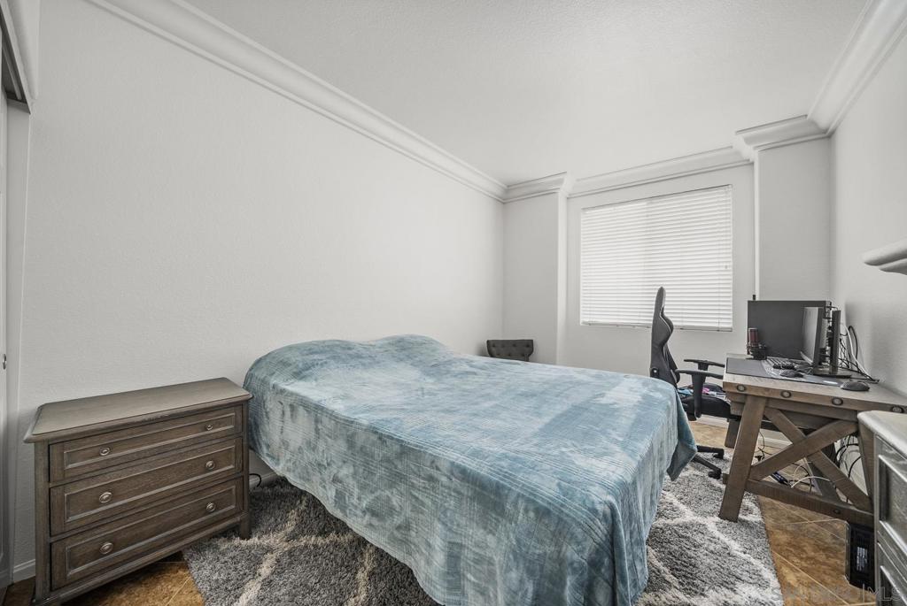 5001 Avocado Park Way