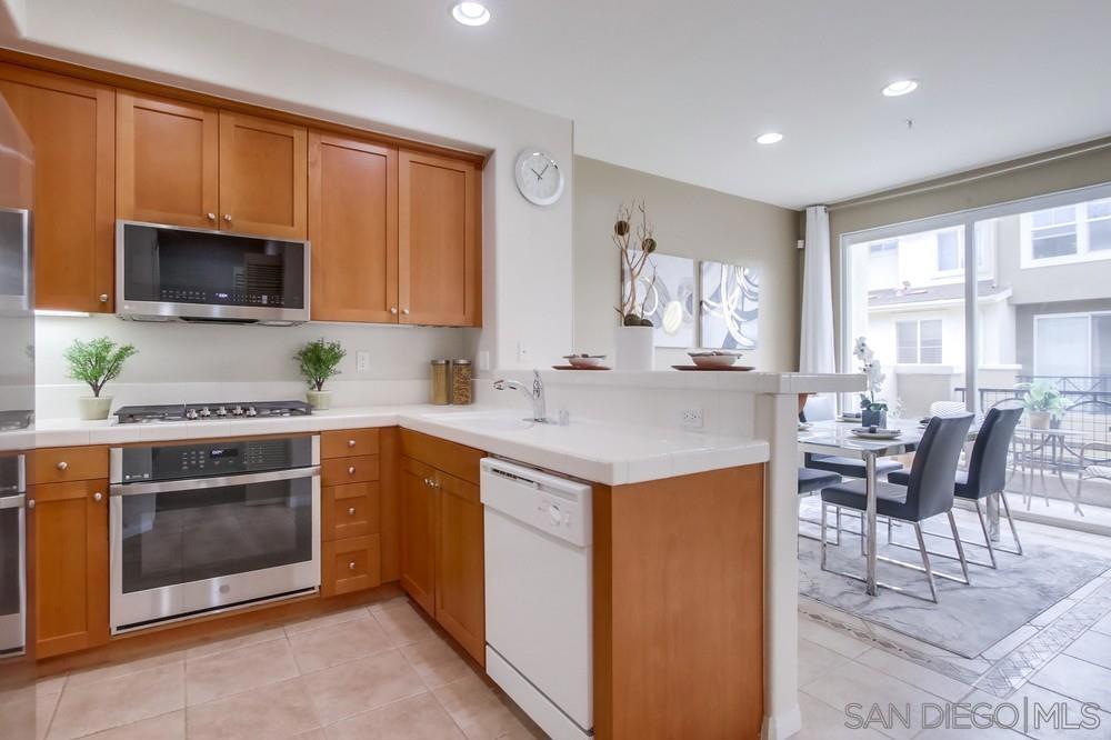8728 Esplanade Park Ln