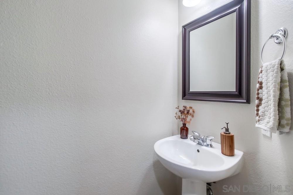 8728 Esplanade Park Ln