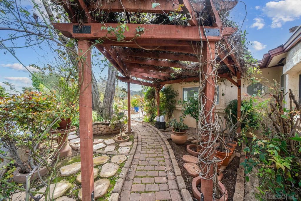 9627 1/2 Los Coches Rd